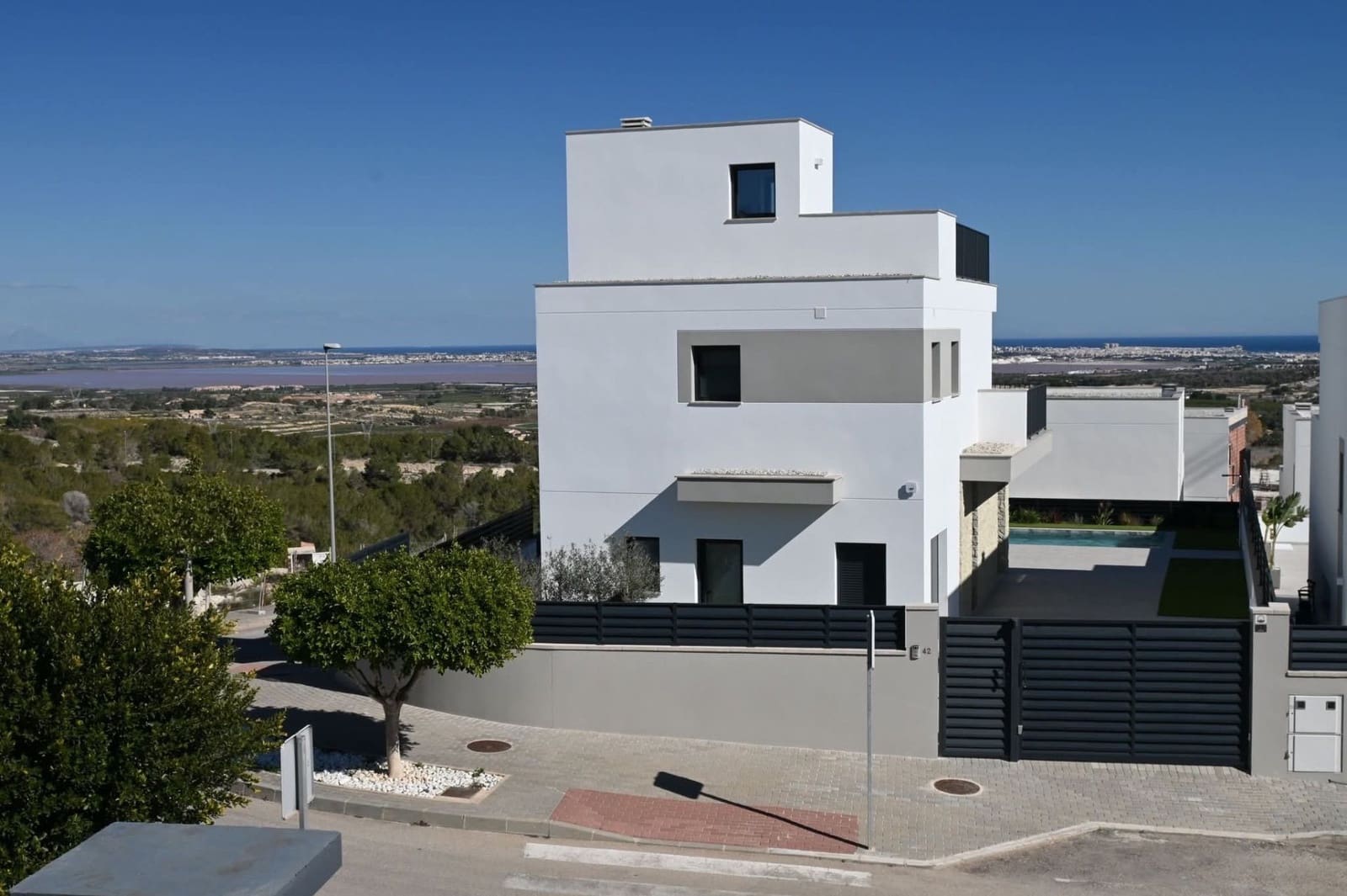 3 soveværelse Villa til salg i San Miguel de Salinas med swimmingpool garage - € 429.000 (Ref: 9877877)