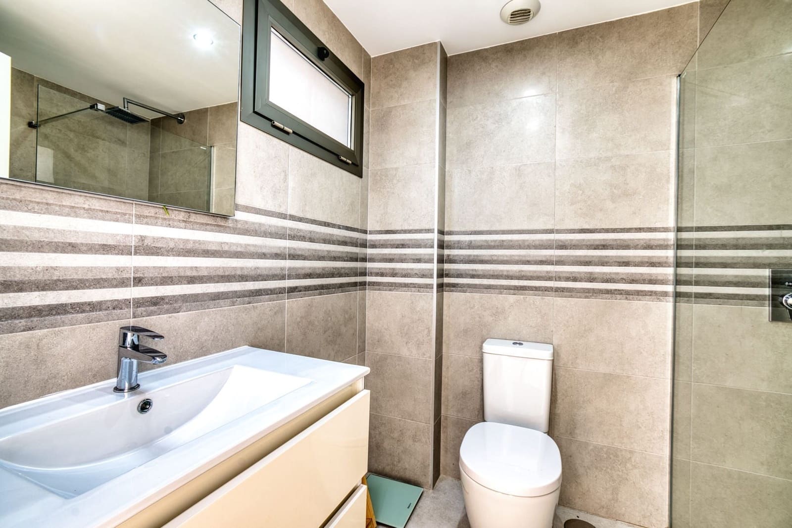 2 bedroom Apartment for sale in Orihuela Costa with pool garage - € 275,000 (Ref: 9877878)
