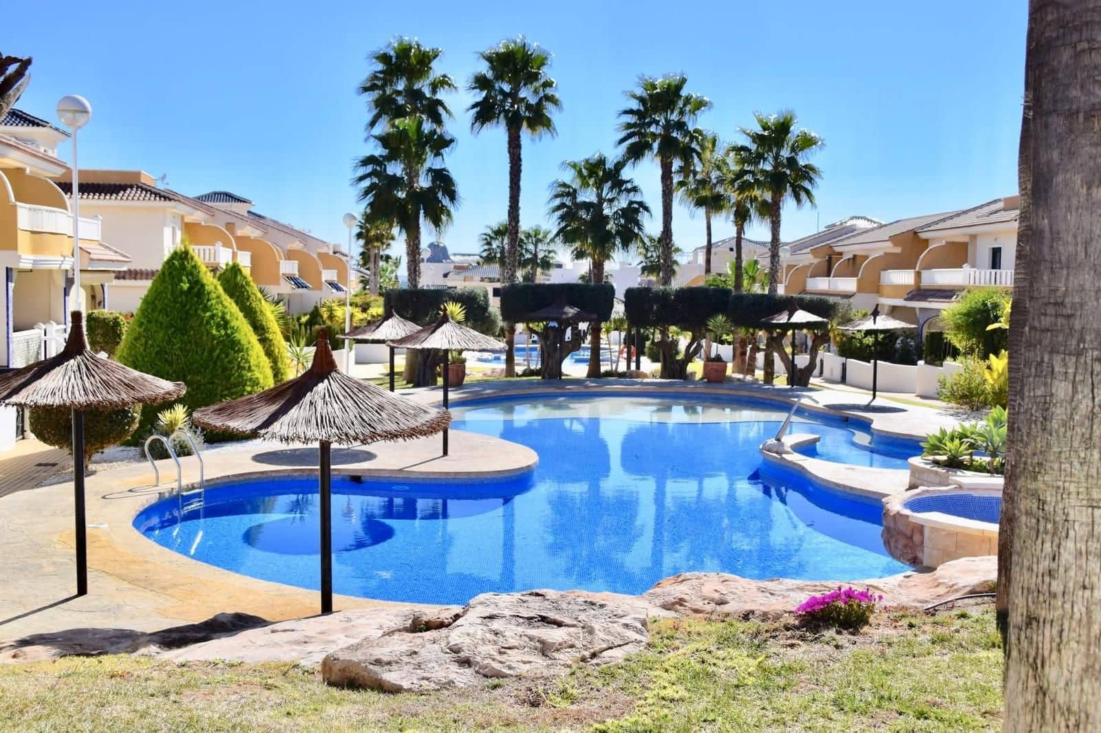 2 Zimmer Wohnung zu vermieten in Ciudad Quesada mit Pool - 1.000 € (Ref: 9895725)