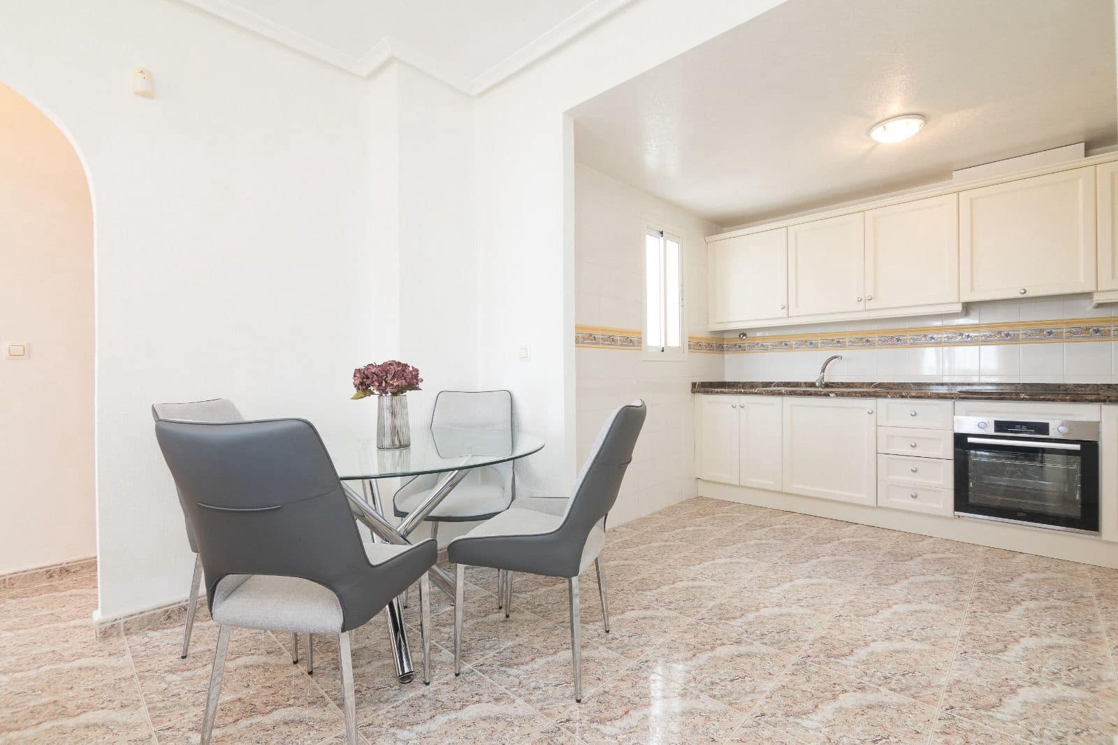 2 soverom Bungalow til leie i La Zenia med svømmebasseng garasje - € 900 (Ref: 9902776)