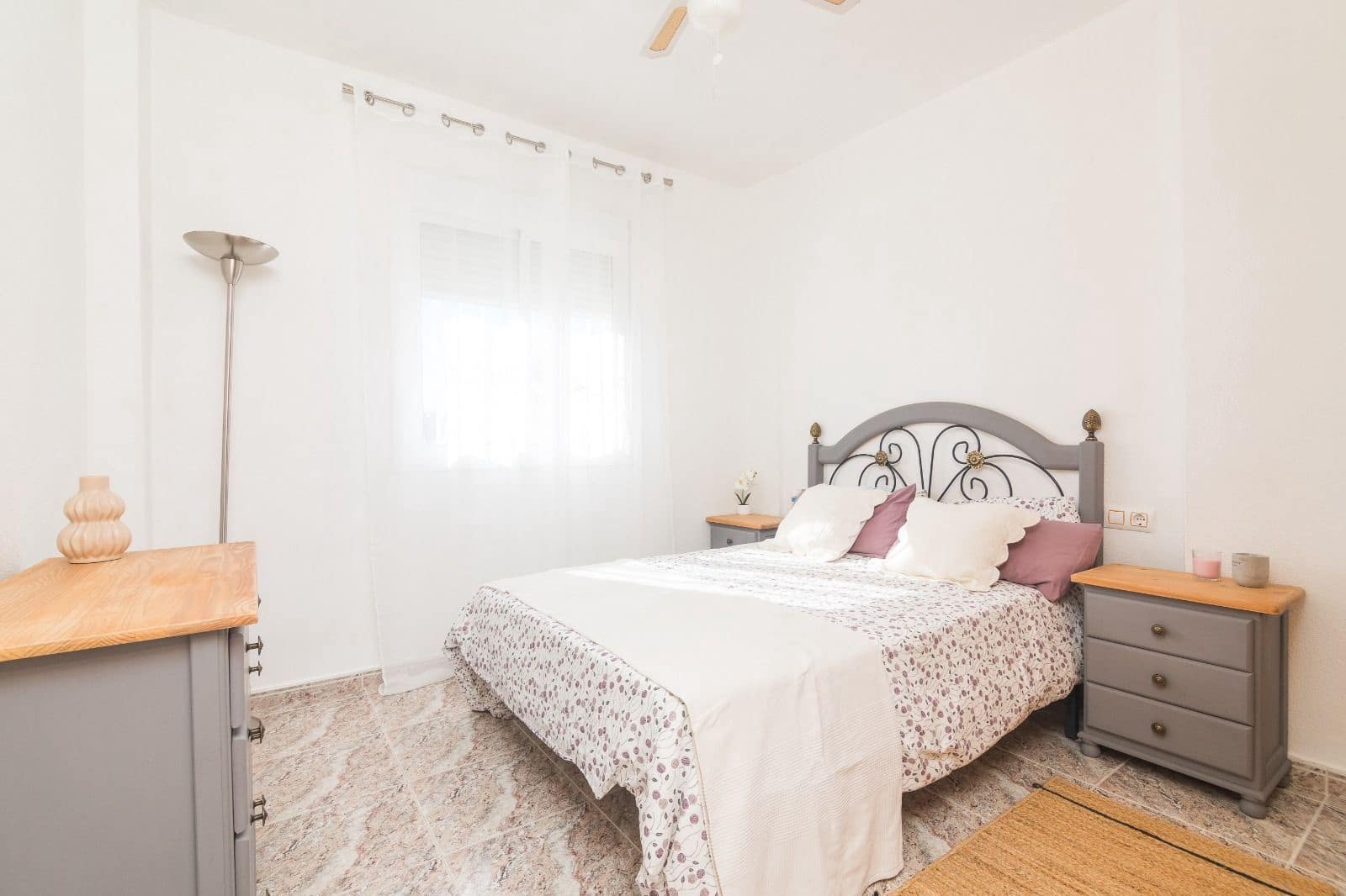 2 soverom Bungalow til leie i La Zenia med svømmebasseng garasje - € 900 (Ref: 9902776)
