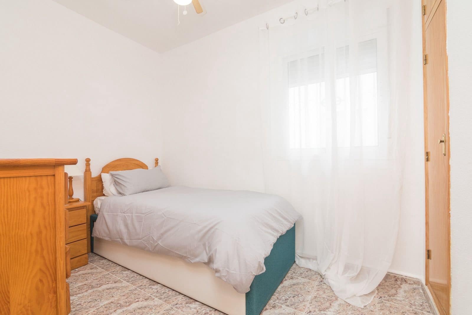 2 soverom Bungalow til leie i La Zenia med svømmebasseng garasje - € 900 (Ref: 9902776)