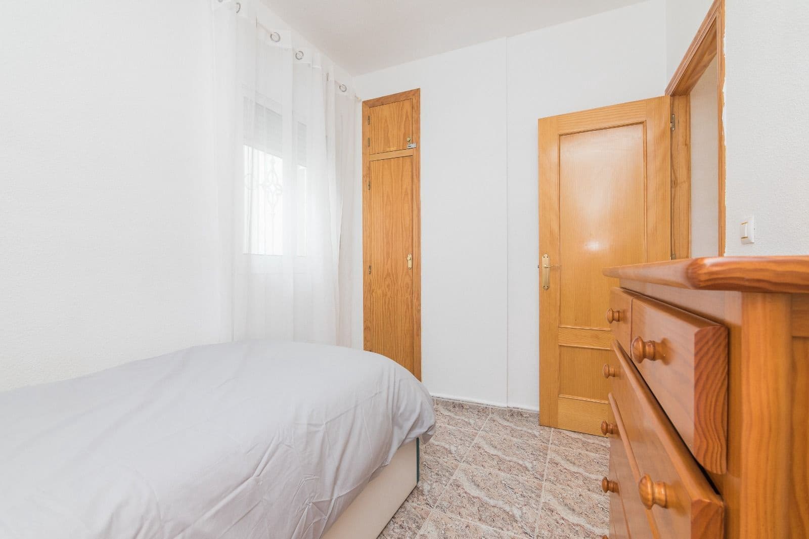 2 soverom Bungalow til leie i La Zenia med svømmebasseng garasje - € 900 (Ref: 9902776)