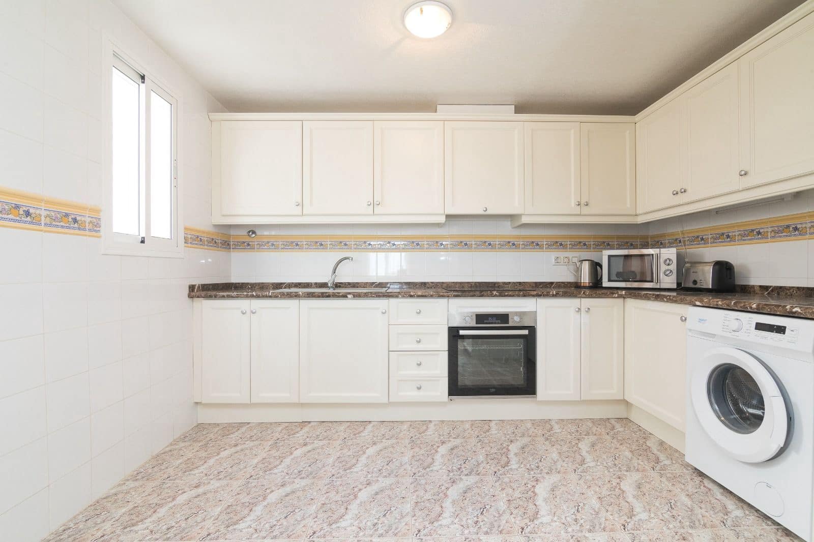 2 soverom Bungalow til leie i La Zenia med svømmebasseng garasje - € 900 (Ref: 9902776)