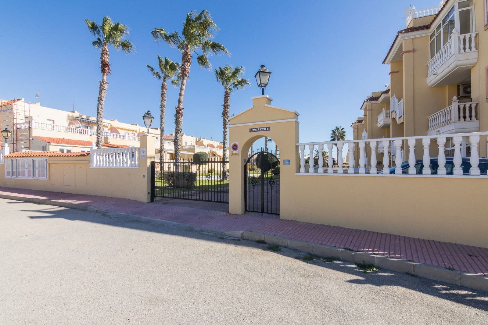 2 soverom Bungalow til leie i La Zenia med svømmebasseng garasje - € 900 (Ref: 9902776)