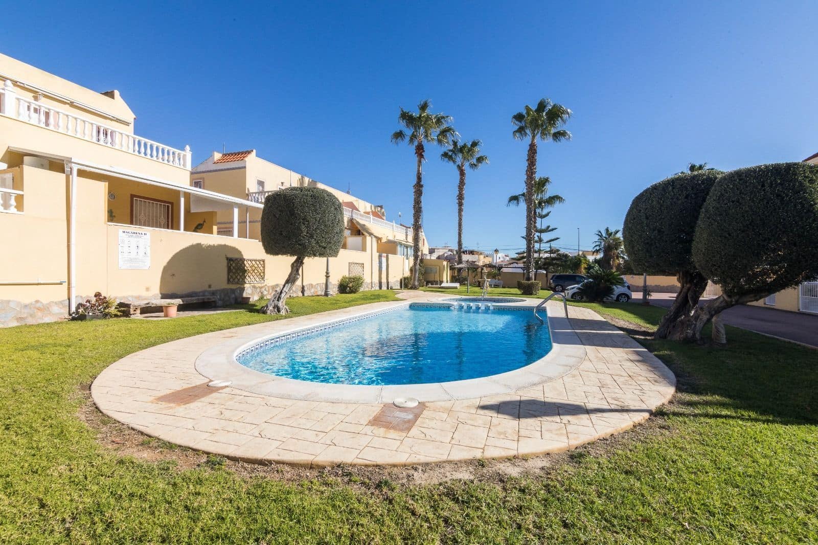 2 soverom Bungalow til leie i La Zenia med svømmebasseng garasje - € 900 (Ref: 9902776)