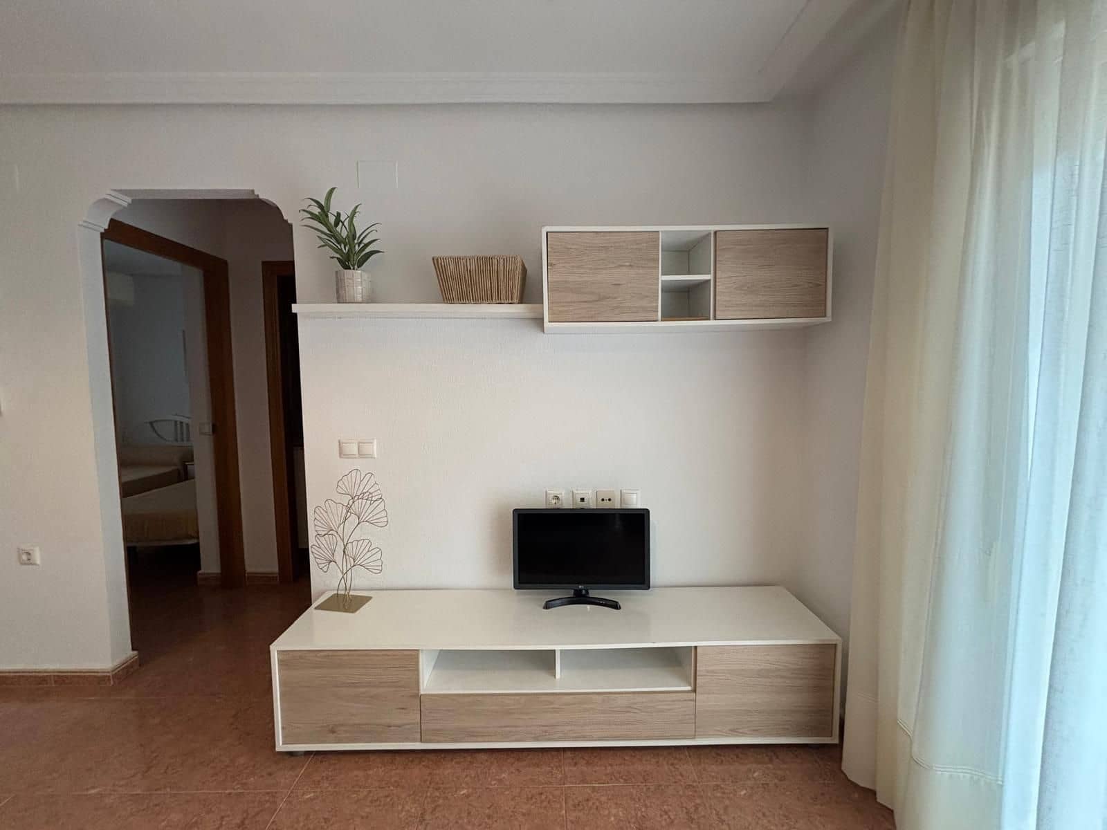 2 soverom Leilighet til leie i Torrevieja - € 800 (Ref: 9902777)