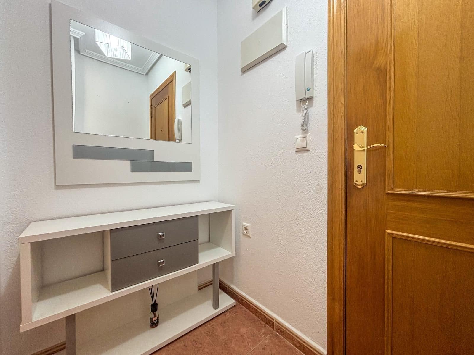 2 soverom Leilighet til leie i Torrevieja - € 800 (Ref: 9902777)