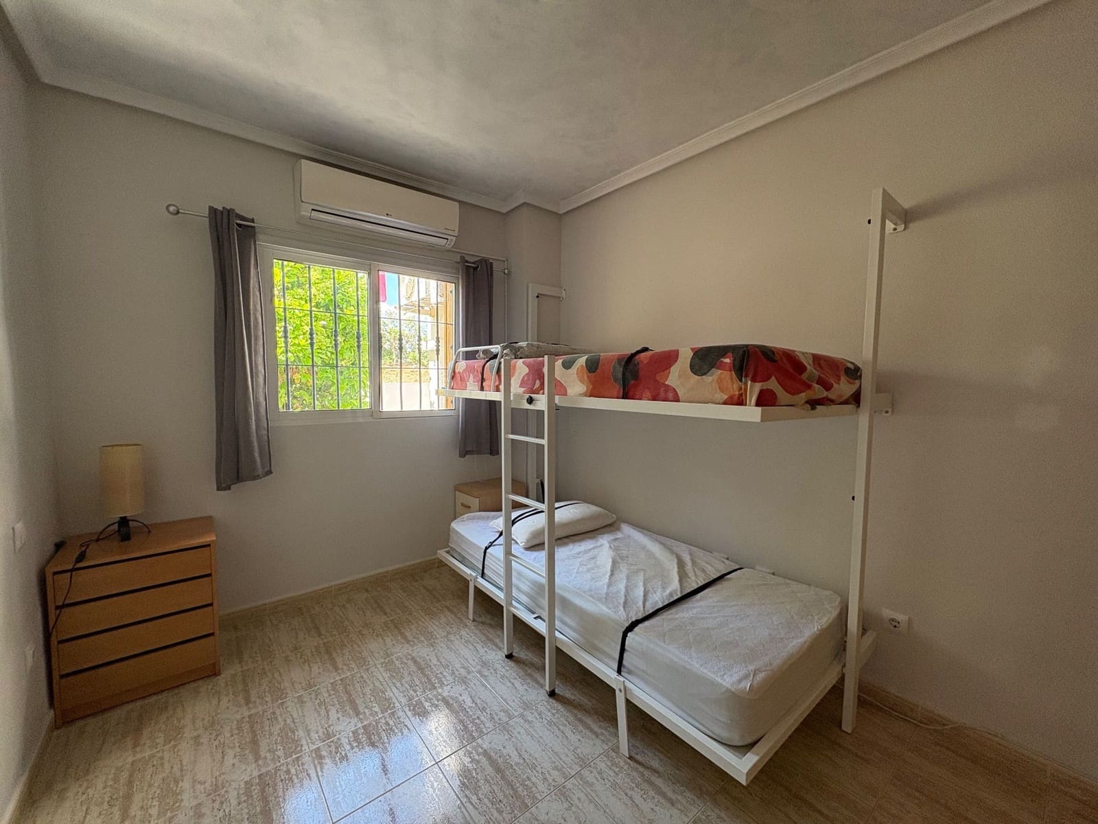 2 slaapkamer Bungalow te huur in Pilar de la Horadada met zwembad garage - € 800 (Ref: 9910005)