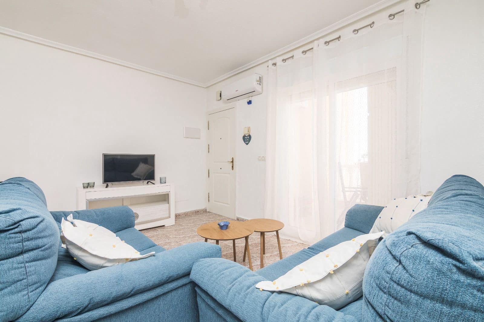 2 soveværelse Lejlighed til leje i La Zenia med swimmingpool garage - € 900 (Ref: 9928702)