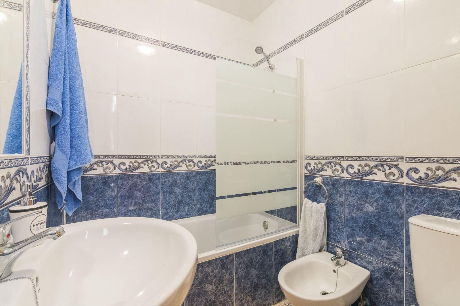 2 soveværelse Lejlighed til leje i La Zenia med swimmingpool garage - € 900 (Ref: 9928702)