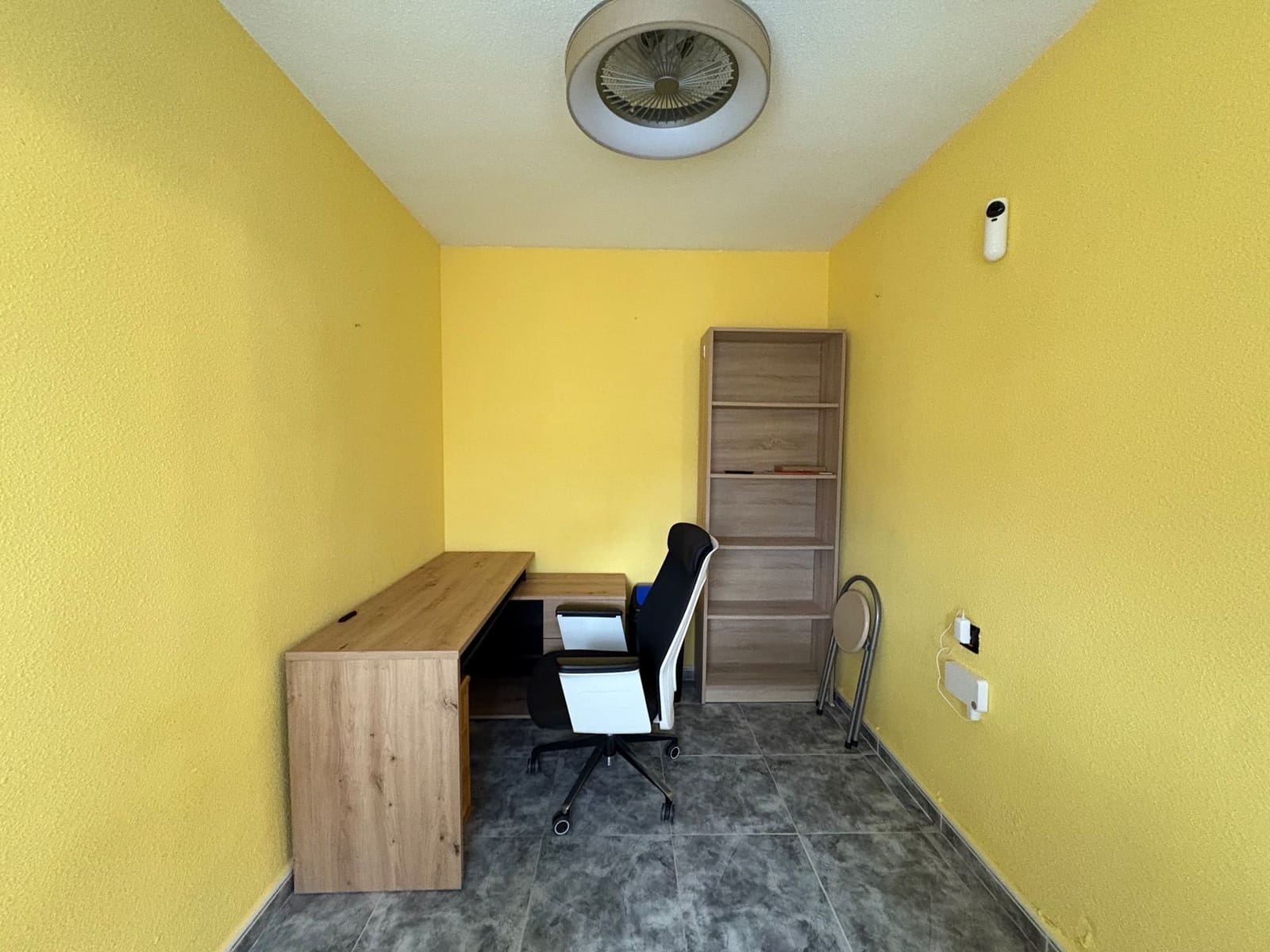 2 bedroom Penthouse for rent in Torrevieja with pool garage - € 950 (Ref: 9931217)