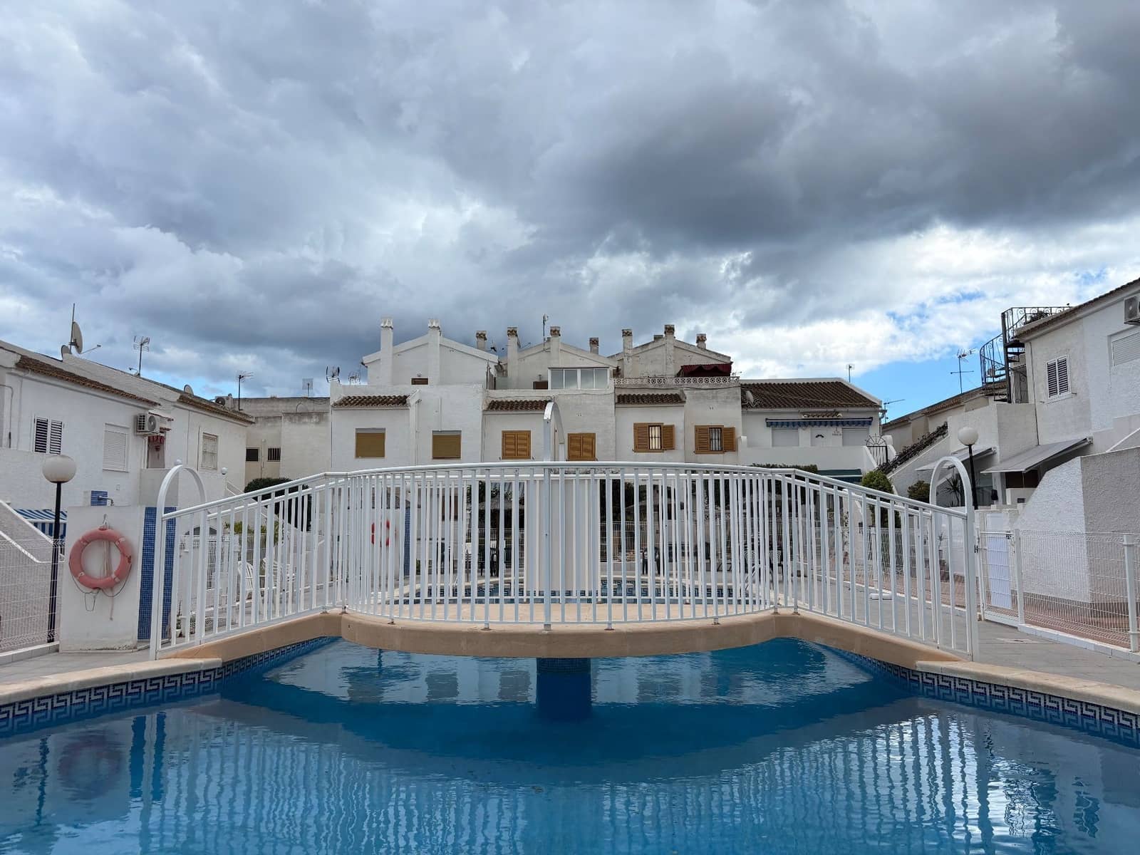 2 bedroom Penthouse for rent in Torrevieja with pool garage - € 950 (Ref: 9931217)
