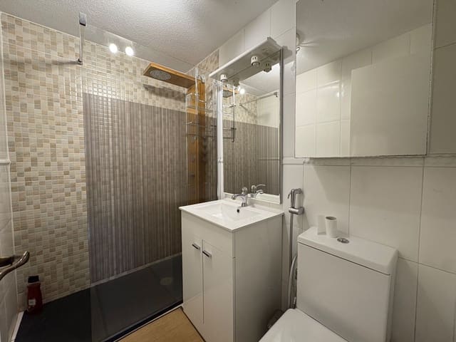 Ático de 2 habitaciones en Torrevieja en alquiler con piscina garaje - 950 € (Ref: 9931217)