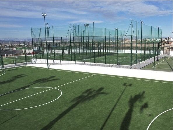 Piso de 3 habitaciones en Torrevieja en alquiler con piscina garaje - 1.800 € (Ref: 9932793)