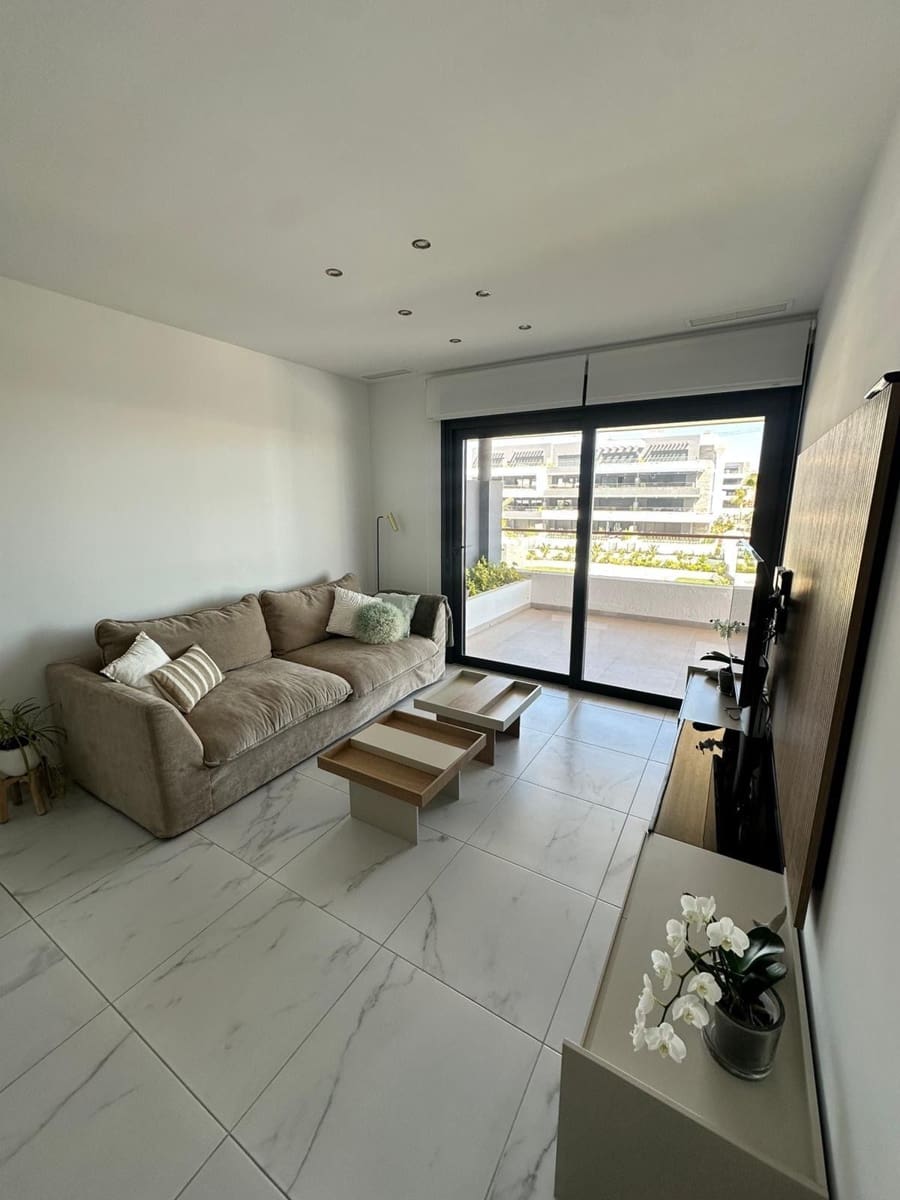 Piso de 3 habitaciones en Torrevieja en alquiler con piscina garaje - 1.800 € (Ref: 9932793)