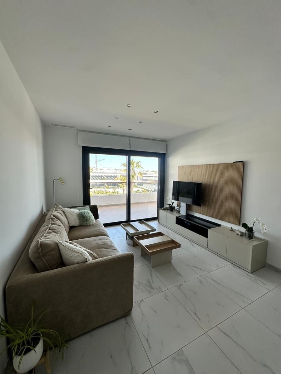 Piso de 3 habitaciones en Torrevieja en alquiler con piscina garaje - 1.800 € (Ref: 9932793)