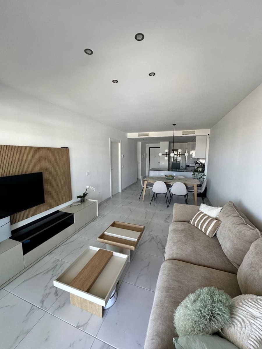 Piso de 3 habitaciones en Torrevieja en alquiler con piscina garaje - 1.800 € (Ref: 9932793)