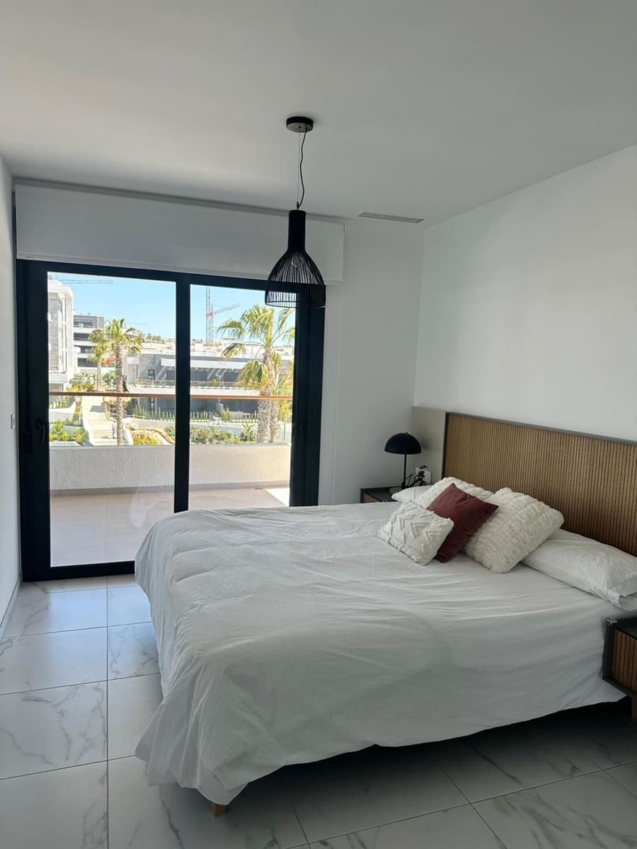 Piso de 3 habitaciones en Torrevieja en alquiler con piscina garaje - 1.800 € (Ref: 9932793)
