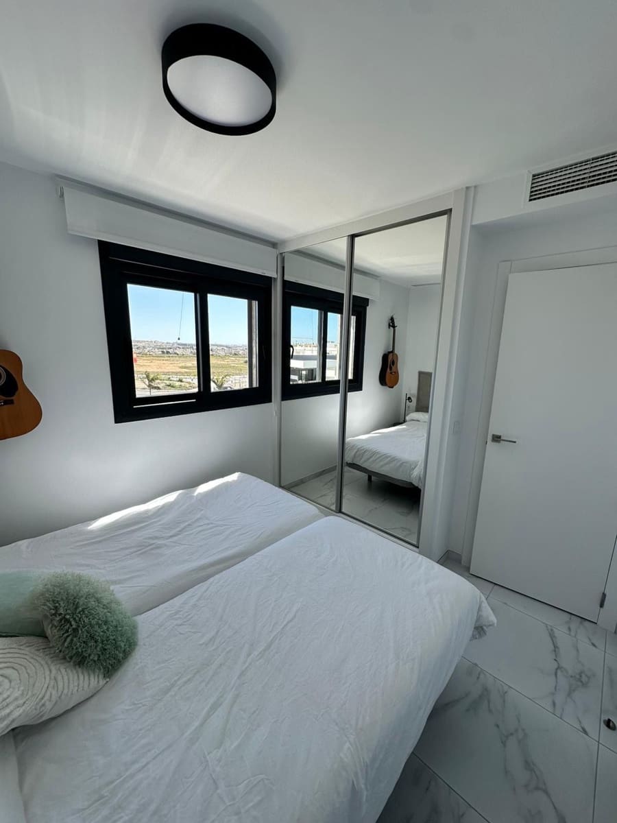 Piso de 3 habitaciones en Torrevieja en alquiler con piscina garaje - 1.800 € (Ref: 9932793)