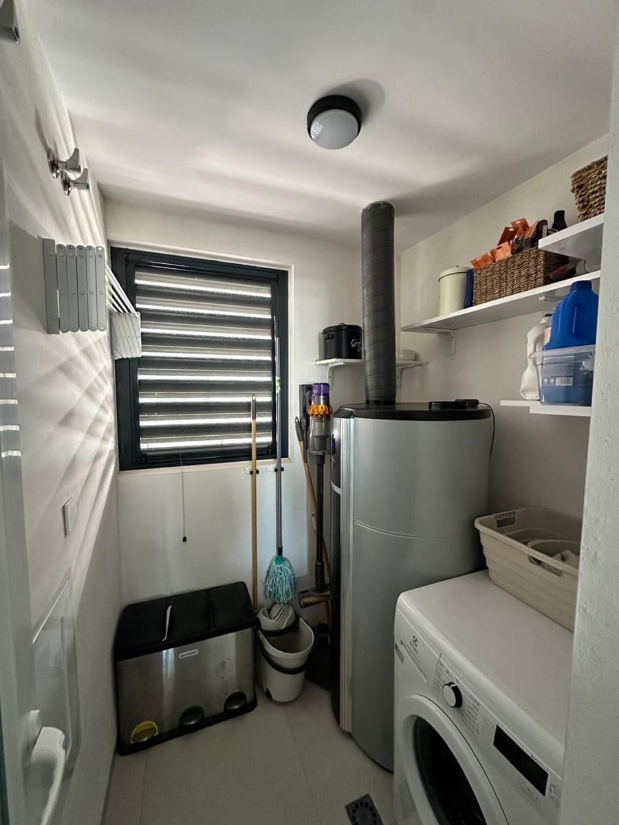 Piso de 3 habitaciones en Torrevieja en alquiler con piscina garaje - 1.800 € (Ref: 9932793)