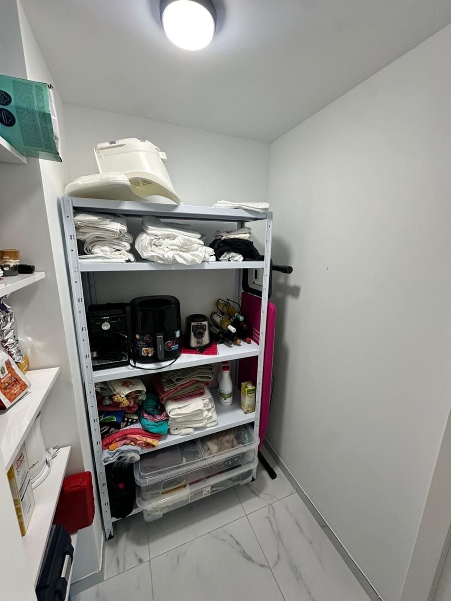 Piso de 3 habitaciones en Torrevieja en alquiler con piscina garaje - 1.800 € (Ref: 9932793)