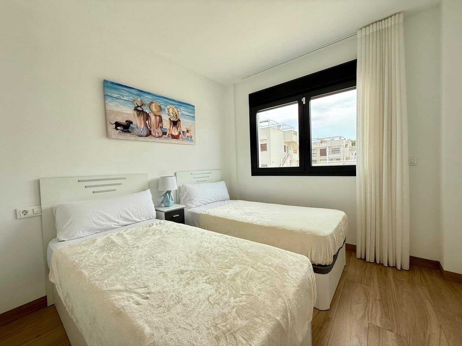 2 slaapkamer Flat te huur in Torrevieja met zwembad garage - € 1.700 (Ref: 9935477)