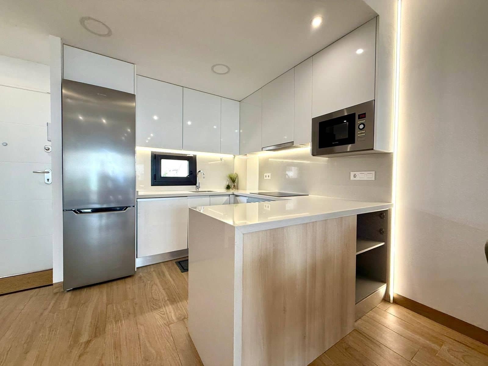 2 slaapkamer Flat te huur in Torrevieja met zwembad garage - € 1.700 (Ref: 9935477)