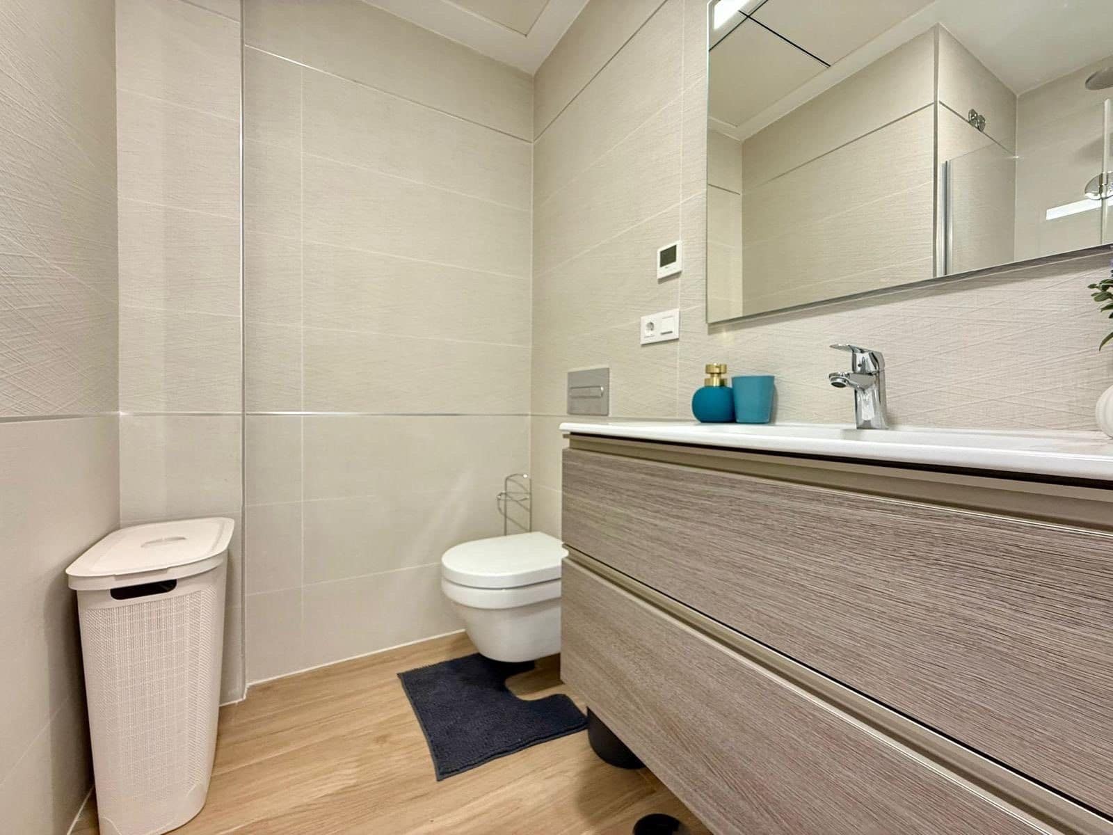 2 slaapkamer Flat te huur in Torrevieja met zwembad garage - € 1.700 (Ref: 9935477)
