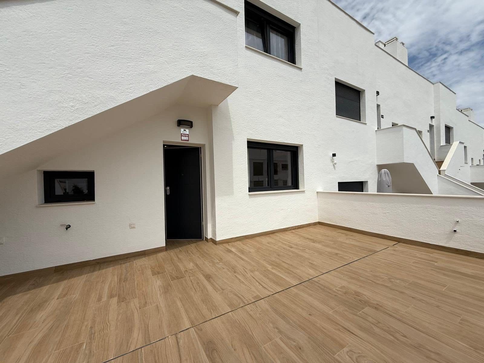 2 slaapkamer Flat te huur in Torrevieja met zwembad garage - € 1.700 (Ref: 9935477)