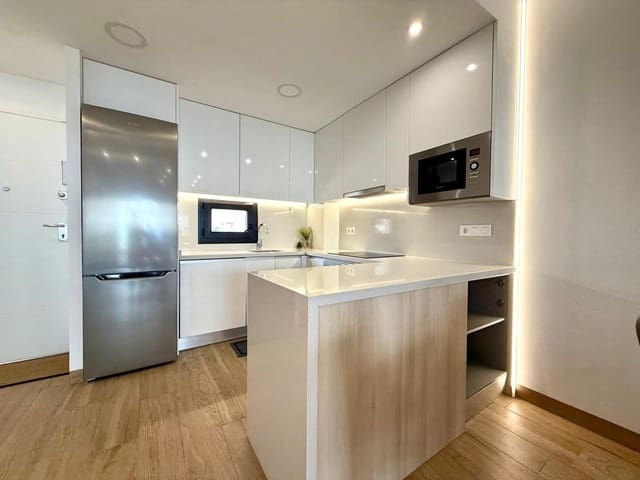 2 slaapkamer Flat te huur in Torrevieja met zwembad garage - € 1.700 (Ref: 9935477)