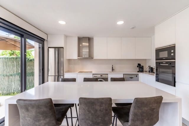 3 soverom Villa til salgs i Torre de la Horadada, Pilar de la Horadada med svømmebasseng - € 598 000 (Ref: 9935478)