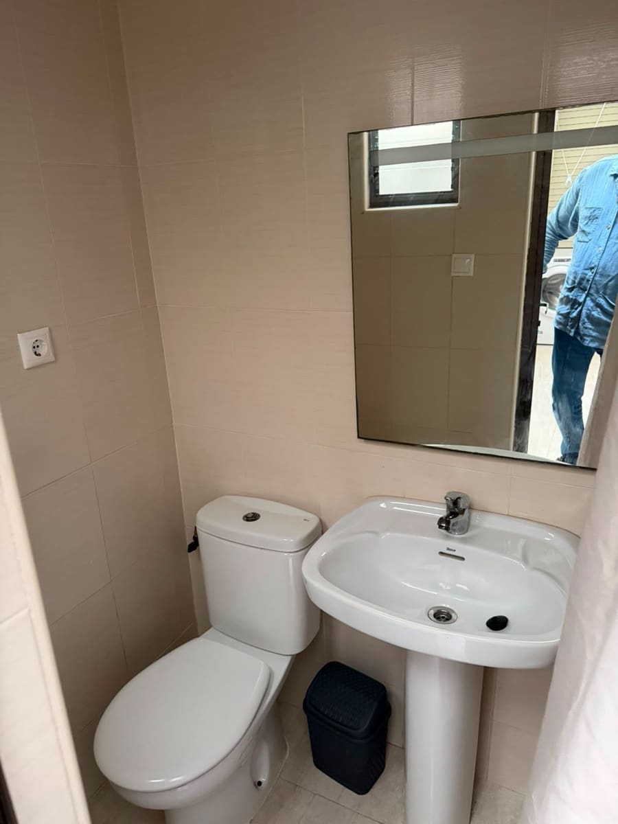 3 bedroom Flat for rent in Torrevieja - € 950 (Ref: 9945075)