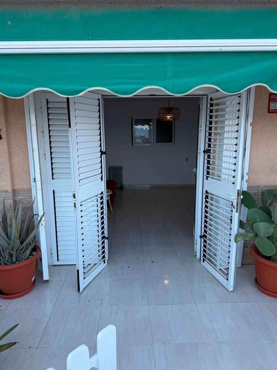 3 bedroom Flat for rent in Torrevieja - € 950 (Ref: 9945075)
