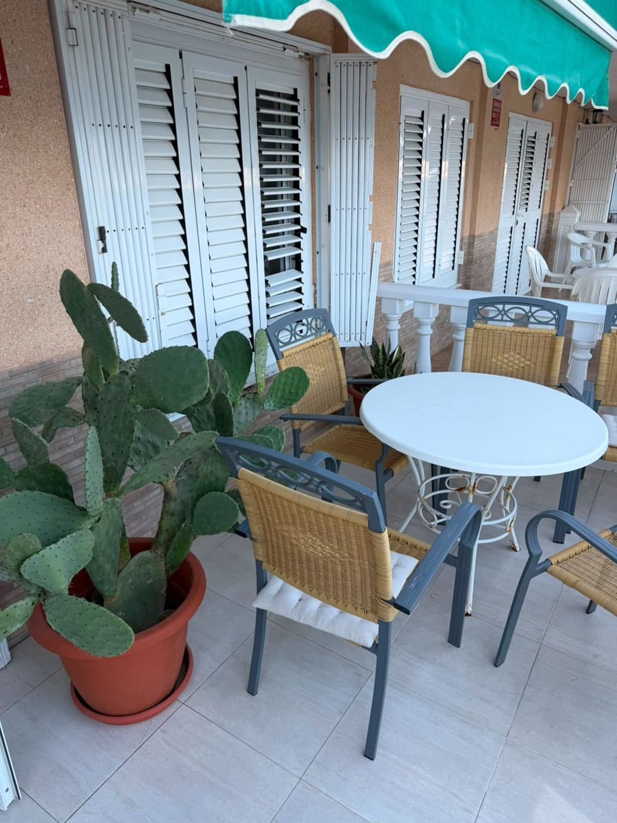 3 bedroom Flat for rent in Torrevieja - € 950 (Ref: 9945075)
