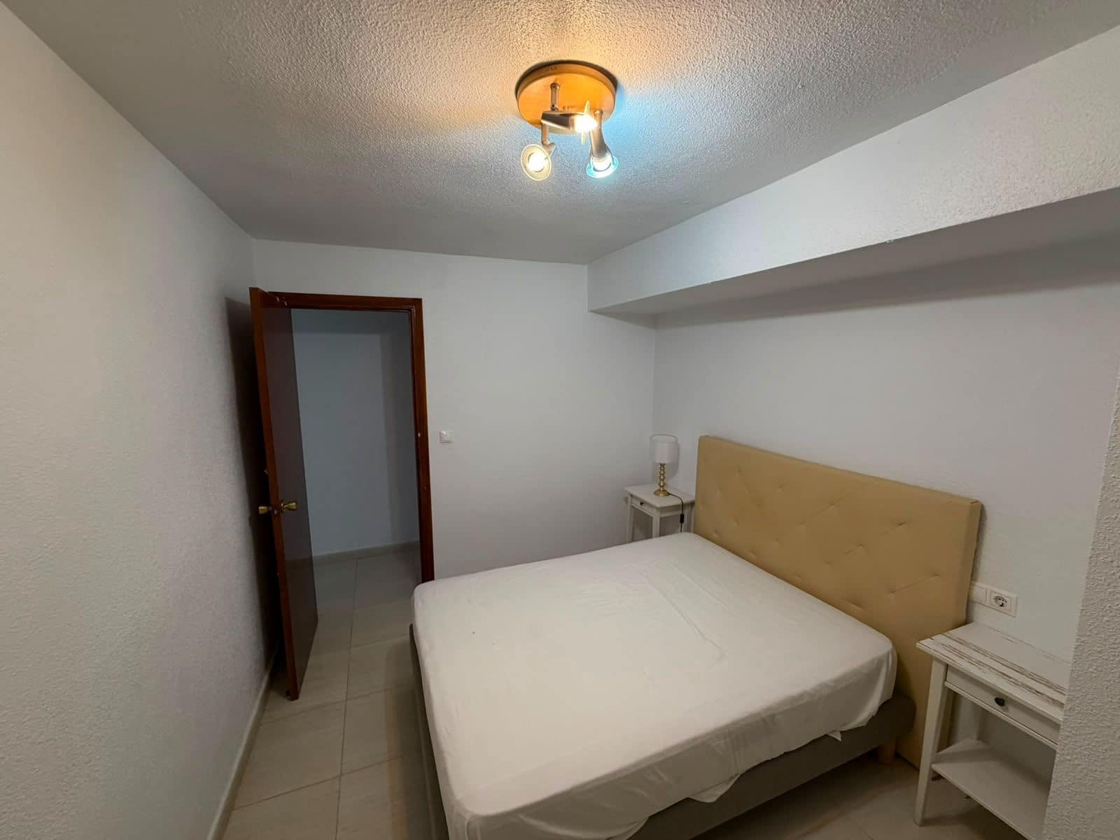 3 bedroom Flat for rent in Torrevieja - € 950 (Ref: 9945075)