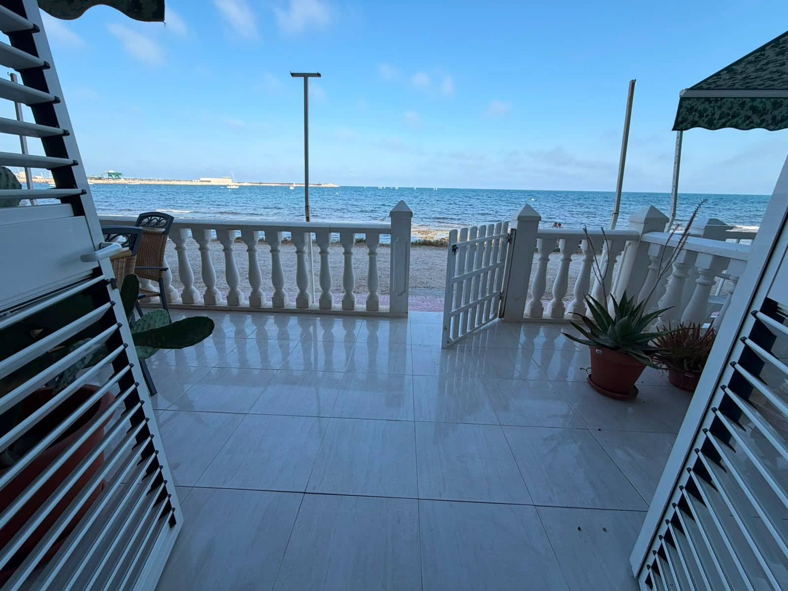 3 bedroom Flat for rent in Torrevieja - € 950 (Ref: 9945075)