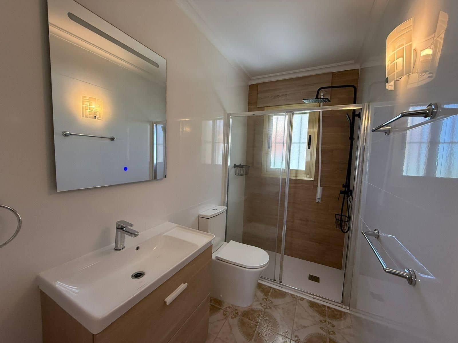 4 sypialnia Willa do wynajęcia w La Zenia z basenem garażem - 2 500 € (Ref: 9953678)