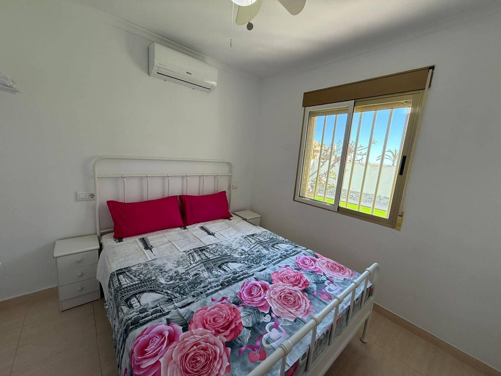 4 sypialnia Willa do wynajęcia w La Zenia z basenem garażem - 2 500 € (Ref: 9953678)