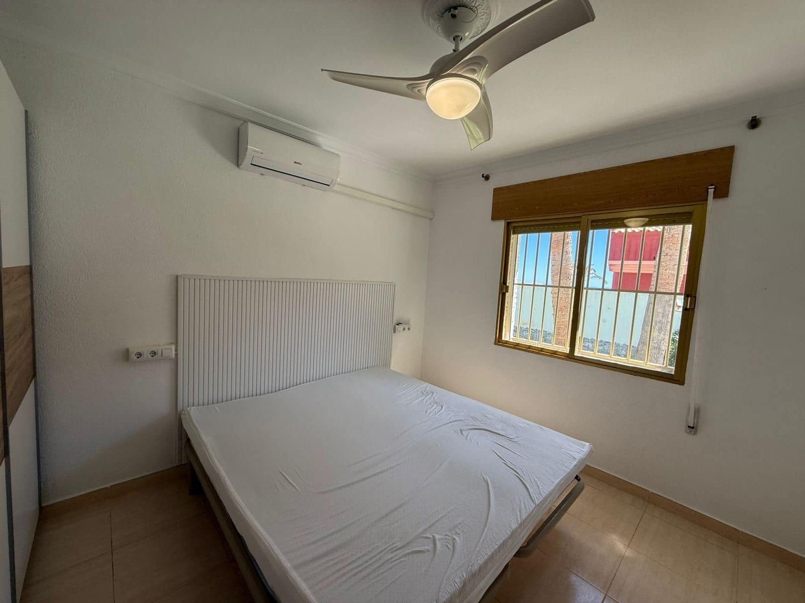 4 sypialnia Willa do wynajęcia w La Zenia z basenem garażem - 2 500 € (Ref: 9953678)