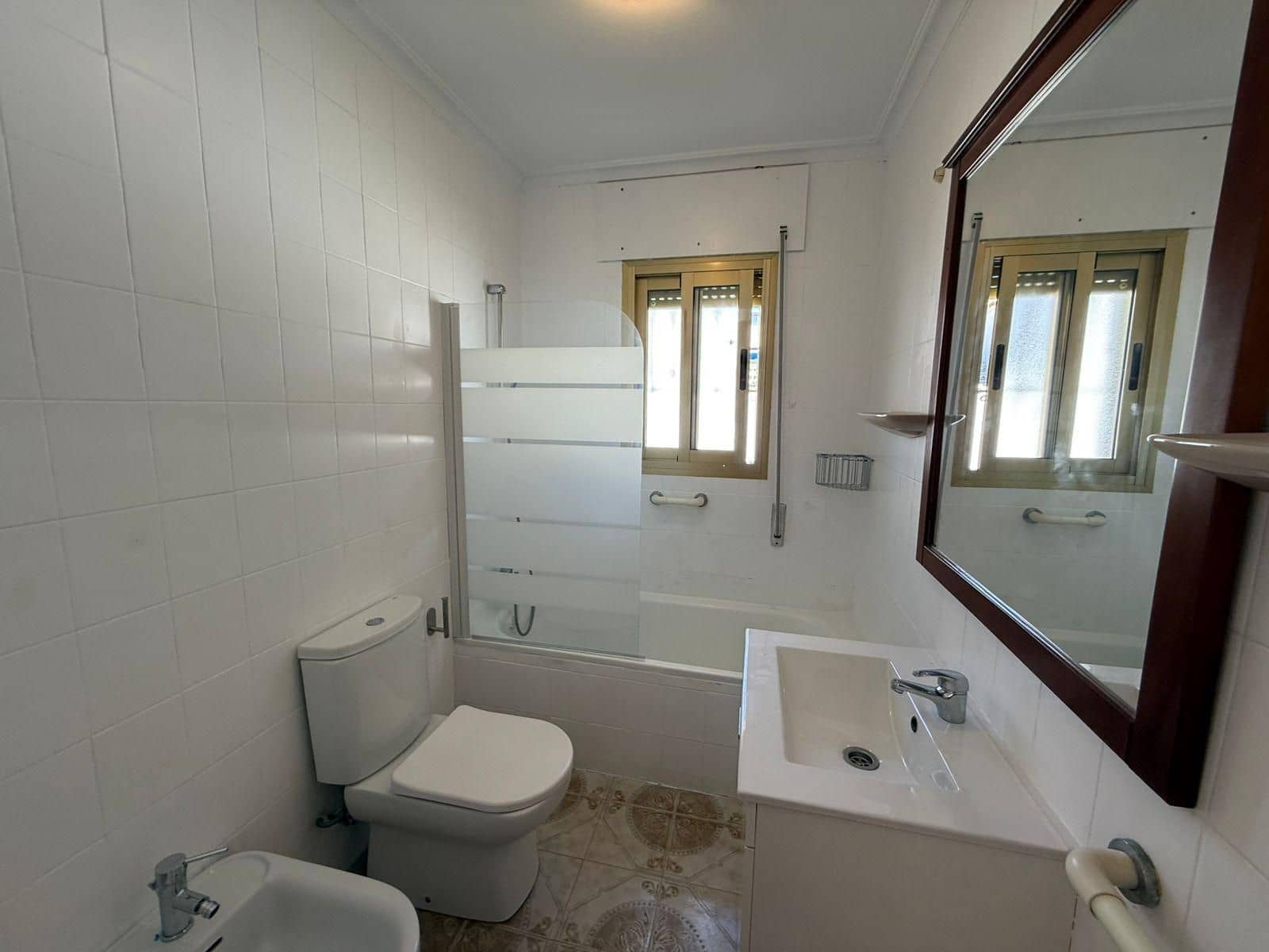 4 sypialnia Willa do wynajęcia w La Zenia z basenem garażem - 2 500 € (Ref: 9953678)