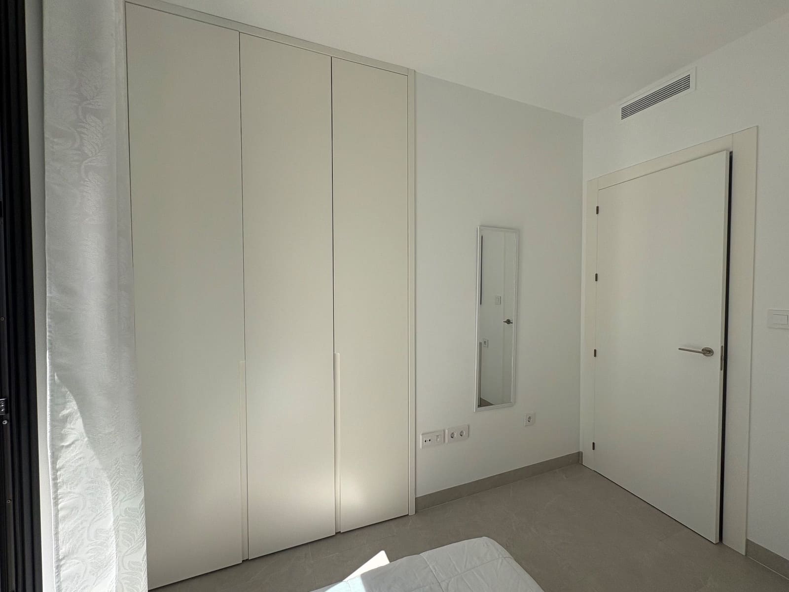 2 quarto Bungalow para arrendar em Pilar de la Horadada com piscina garagem - 1 500 € (Ref: 9953680)