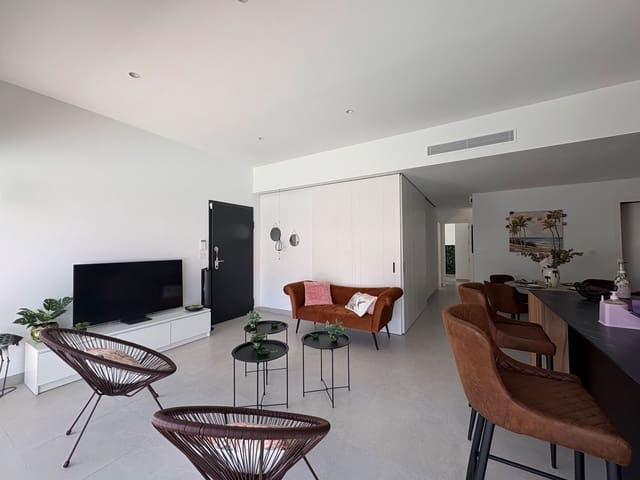 2 quarto Bungalow para arrendar em Pilar de la Horadada com piscina garagem - 1 500 € (Ref: 9953680)