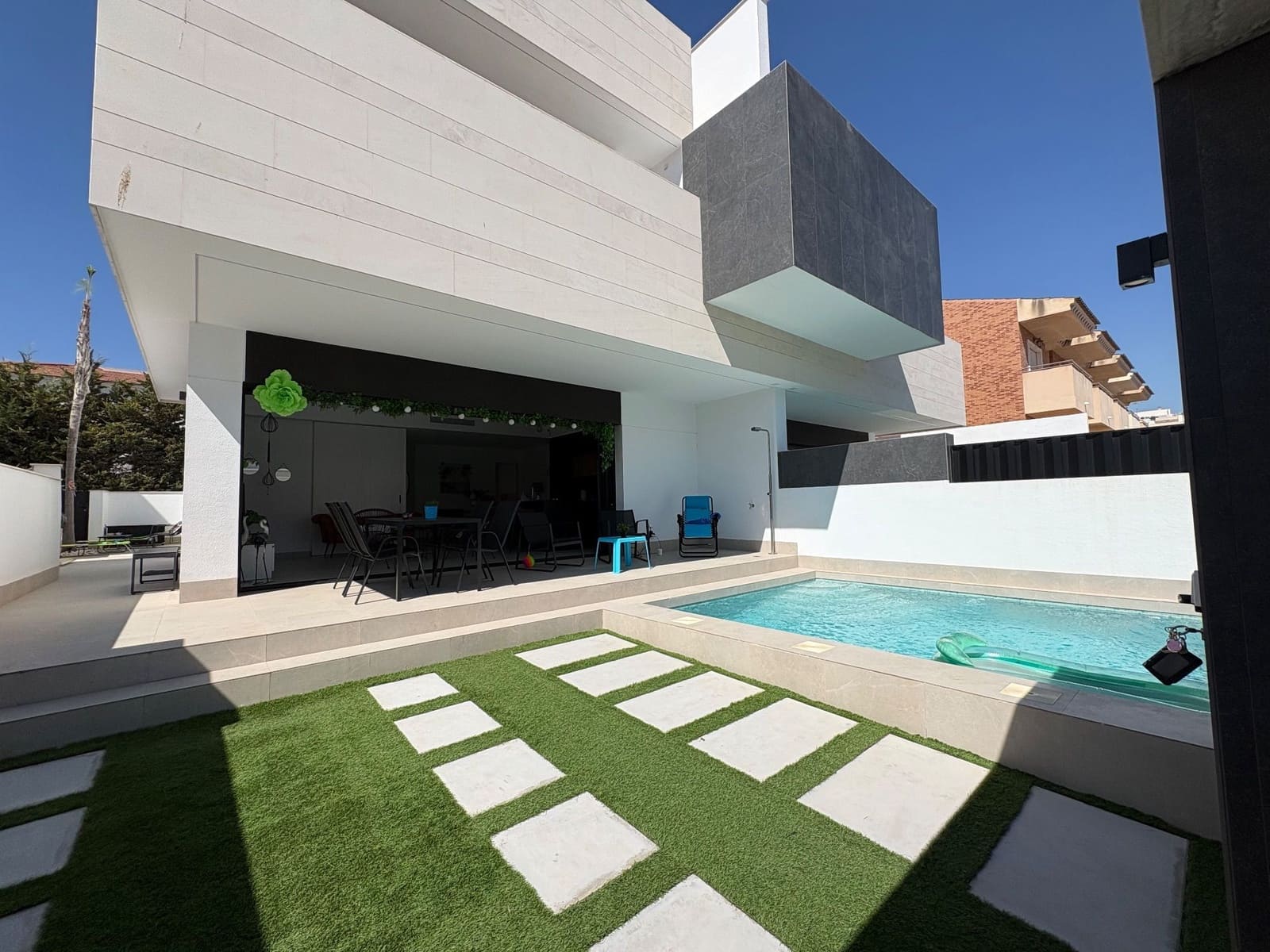 2 quarto Bungalow para arrendar em Pilar de la Horadada com piscina garagem - 1 500 € (Ref: 9953680)