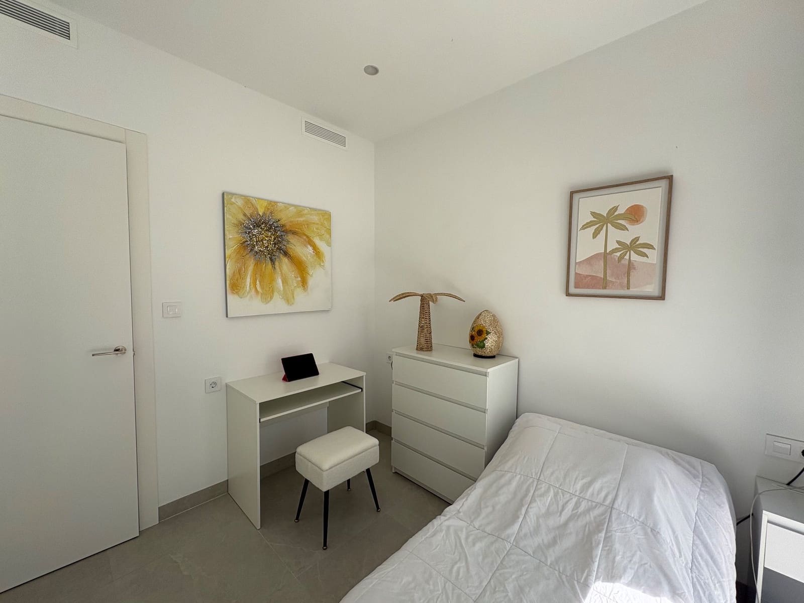 2 quarto Bungalow para arrendar em Pilar de la Horadada com piscina garagem - 1 500 € (Ref: 9953680)