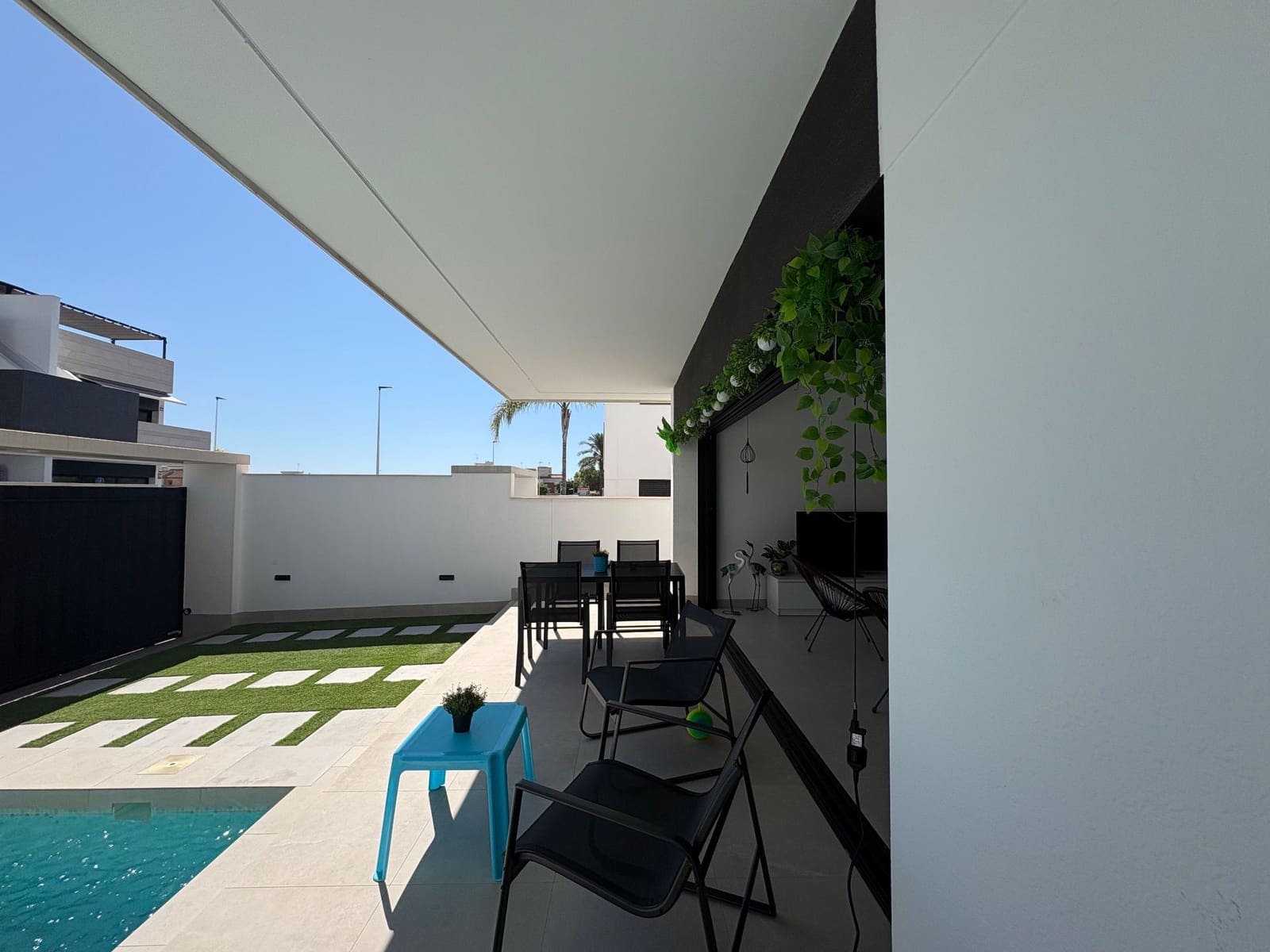 2 quarto Bungalow para arrendar em Pilar de la Horadada com piscina garagem - 1 500 € (Ref: 9953680)