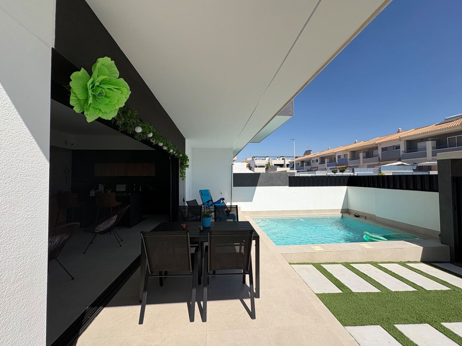2 quarto Bungalow para arrendar em Pilar de la Horadada com piscina garagem - 1 500 € (Ref: 9953680)