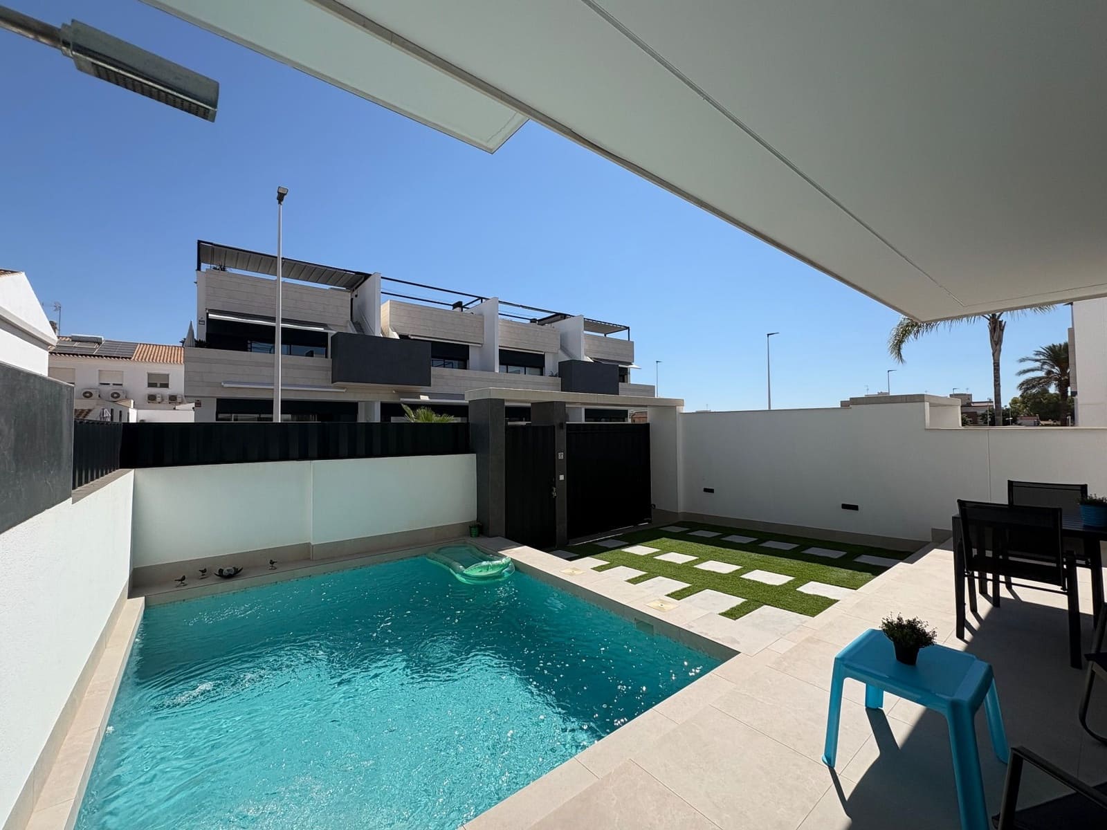 2 quarto Bungalow para arrendar em Pilar de la Horadada com piscina garagem - 1 500 € (Ref: 9953680)