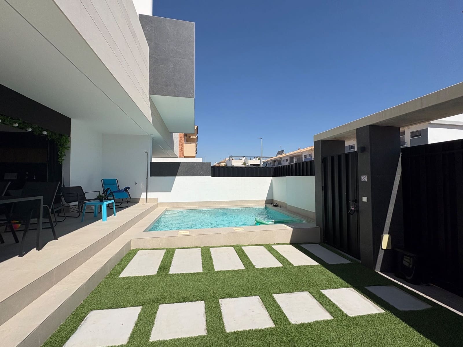 2 quarto Bungalow para arrendar em Pilar de la Horadada com piscina garagem - 1 500 € (Ref: 9953680)