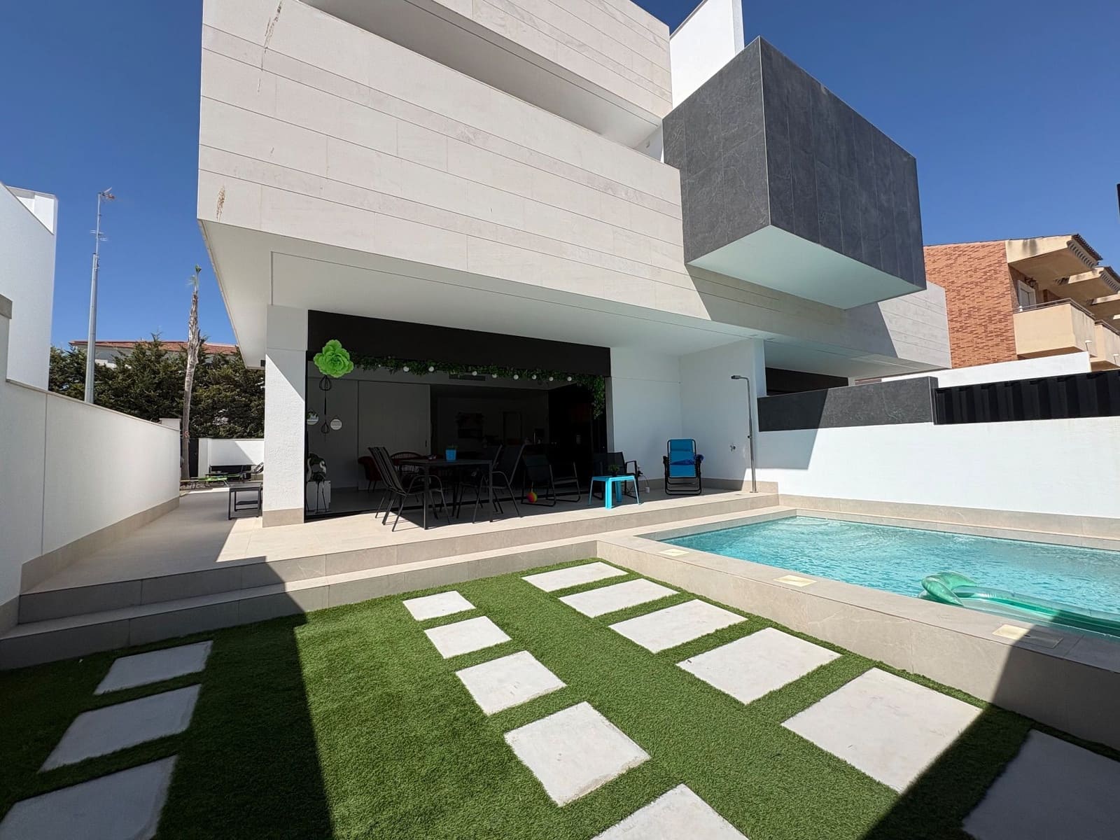 2 quarto Bungalow para arrendar em Pilar de la Horadada com piscina garagem - 1 500 € (Ref: 9953680)